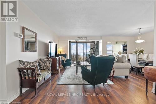 1414 - 500 Green Road, Hamilton, ON - Indoor Photo Showing Living Room