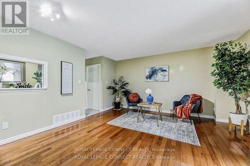 29 - 2451 Bridletowne Circle, Toronto, ON - Indoor Photo Showing Living Room