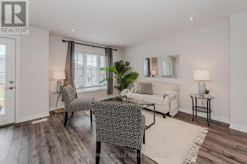 2B - 115 South Creek Drive, Kitchener, ON - Indoor Photo Showing Living Room