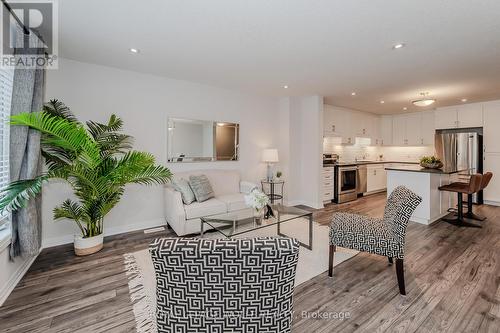 2B - 115 South Creek Drive, Kitchener, ON - Indoor Photo Showing Living Room