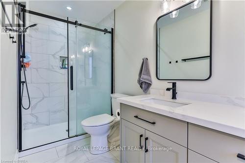 35 Hare Street, Norfolk, ON - Indoor Photo Showing Bathroom