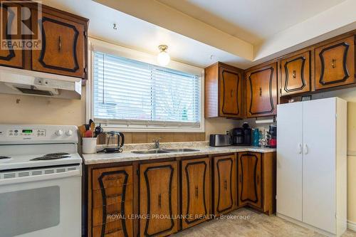 262 Barrett Boulevard, Greater Napanee, ON - Indoor Photo Showing Kitchen With Double Sink