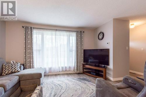 262 Barrett Boulevard, Greater Napanee, ON - Indoor Photo Showing Living Room