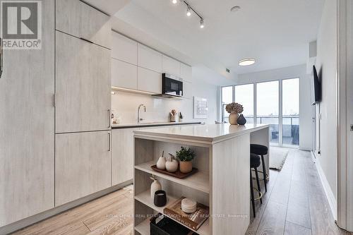 1011 - 21 Park Street, Mississauga, ON - Indoor Photo Showing Kitchen