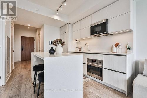 1011 - 21 Park Street, Mississauga, ON - Indoor Photo Showing Kitchen