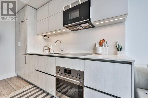 1011 - 21 Park Street, Mississauga, ON - Indoor Photo Showing Kitchen