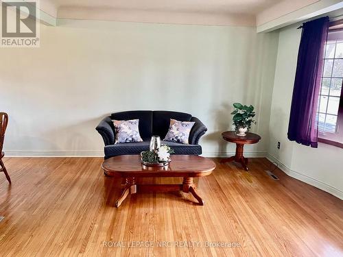 22 Rosemount Avenue, St. Catharines (442 - Vine/Linwell), ON - Indoor Photo Showing Living Room