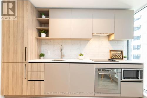 1606 - 55 Mercer Street, Toronto, ON - Indoor Photo Showing Kitchen