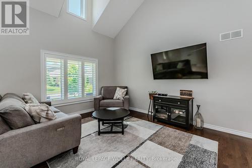 174 River Run Road, Mapleton, ON - Indoor Photo Showing Living Room