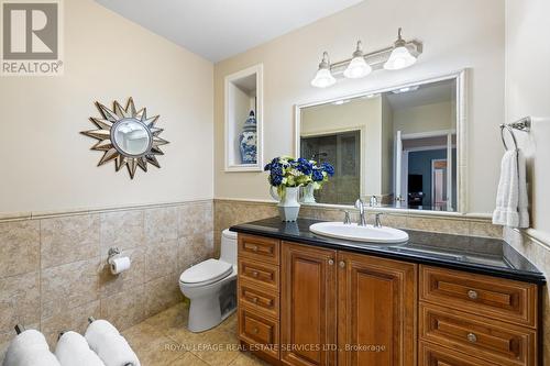 70 Leggett Avenue, Toronto, ON - Indoor Photo Showing Bathroom