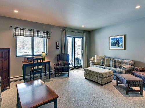 Salle familiale - 1-142 Rue Pinoteau, Mont-Tremblant, QC - Indoor Photo Showing Living Room