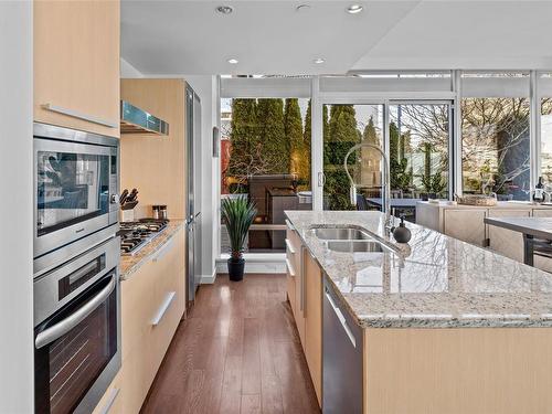 302-708 Burdett Ave, Victoria, BC - Indoor Photo Showing Kitchen With Double Sink With Upgraded Kitchen