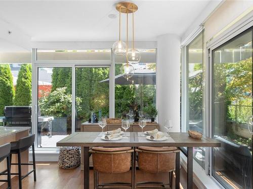 302-708 Burdett Ave, Victoria, BC - Indoor Photo Showing Dining Room