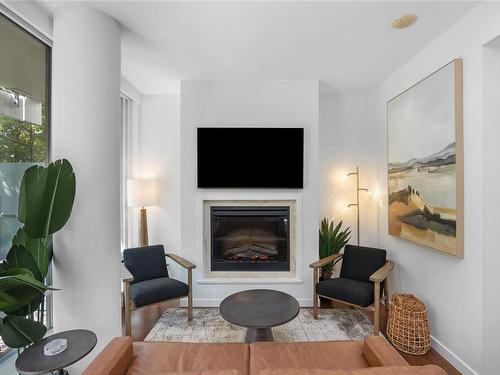 302-708 Burdett Ave, Victoria, BC - Indoor Photo Showing Living Room With Fireplace