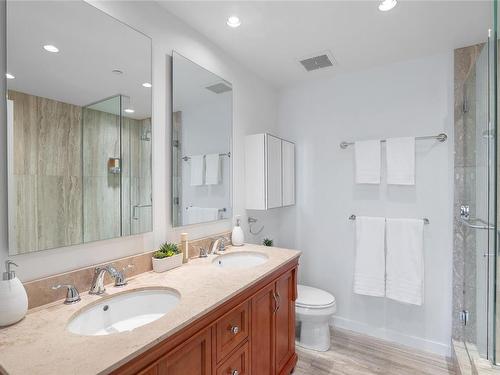 302-708 Burdett Ave, Victoria, BC - Indoor Photo Showing Bathroom