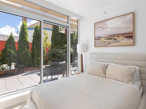 302-708 Burdett Ave, Victoria, BC - Indoor Photo Showing Bedroom