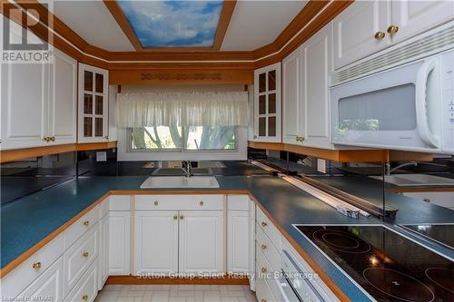 511 Ferndale Court, London, ON - Indoor Photo Showing Kitchen