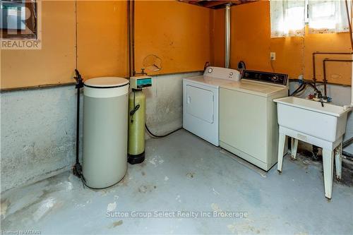 511 Ferndale Court, London, ON - Indoor Photo Showing Laundry Room