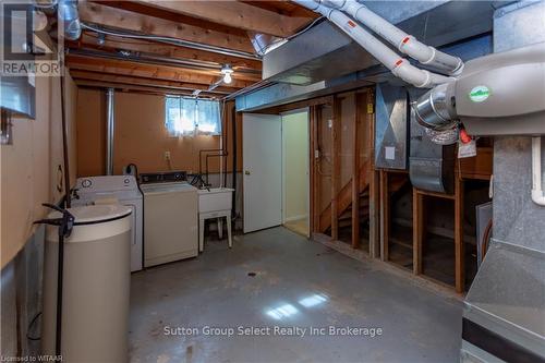 511 Ferndale Court, London, ON - Indoor Photo Showing Laundry Room