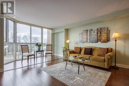 301 - 162 Martindale Road, St. Catharines (453 - Grapeview), ON - Indoor Photo Showing Living Room