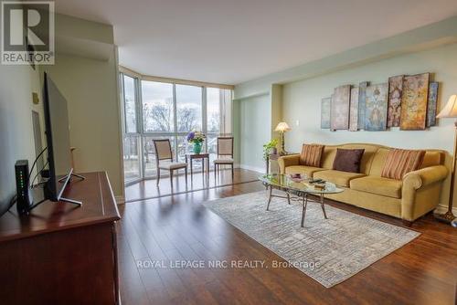 301 - 162 Martindale Road, St. Catharines (453 - Grapeview), ON - Indoor Photo Showing Living Room