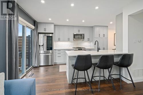 92 Smith Drive, Halton Hills, ON - Indoor Photo Showing Kitchen With Stainless Steel Kitchen With Upgraded Kitchen