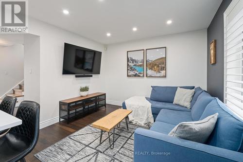 92 Smith Drive, Halton Hills, ON - Indoor Photo Showing Living Room