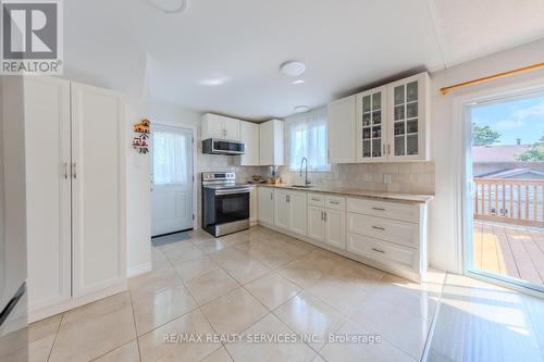 56 Raleigh Court S, Hamilton, ON - Indoor Photo Showing Kitchen