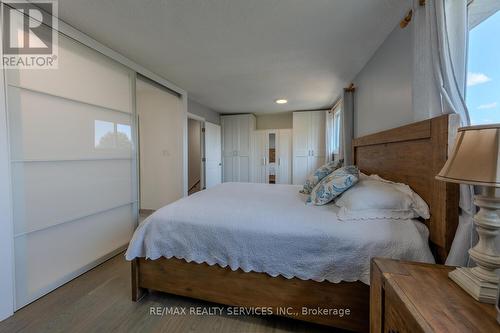 56 Raleigh Court S, Hamilton, ON - Indoor Photo Showing Bedroom