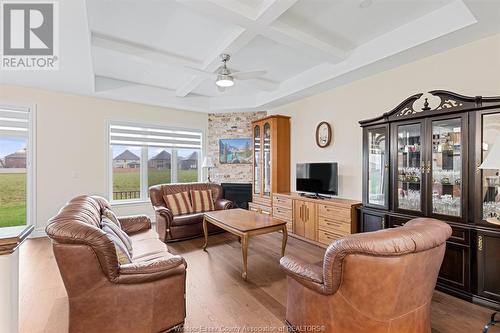 517 Veneto Street, Lakeshore, ON - Indoor Photo Showing Living Room