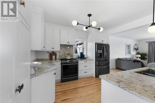 2576 Crown Ridge Road, Sudbury, ON - Indoor Photo Showing Kitchen With Double Sink With Upgraded Kitchen