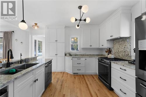 2576 Crown Ridge Road, Sudbury, ON - Indoor Photo Showing Kitchen With Double Sink With Upgraded Kitchen