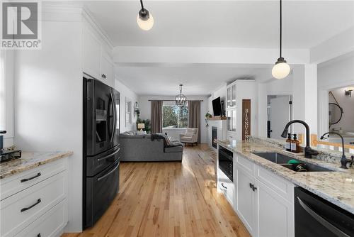 2576 Crown Ridge Road, Sudbury, ON - Indoor Photo Showing Kitchen With Double Sink With Upgraded Kitchen