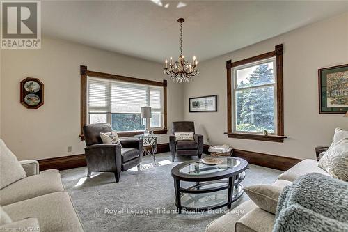 847275 Township Rd 9, Blandford-Blenheim, ON - Indoor Photo Showing Living Room