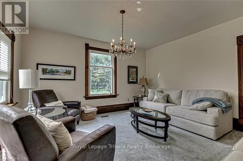 847275 Township Rd 9, Blandford-Blenheim, ON - Indoor Photo Showing Living Room