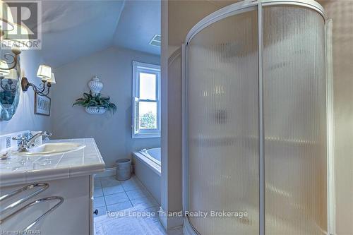 847275 Township Rd 9, Blandford-Blenheim, ON - Indoor Photo Showing Bathroom