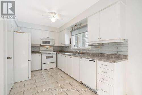 15 Oakington Place, Mississauga, ON - Indoor Photo Showing Kitchen