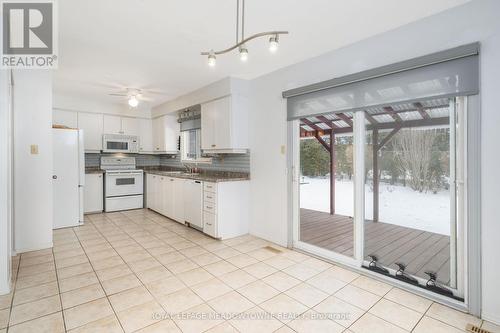 15 Oakington Place, Mississauga, ON - Indoor Photo Showing Kitchen