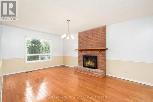 15 Oakington Place, Mississauga, ON - Indoor Photo Showing Living Room With Fireplace