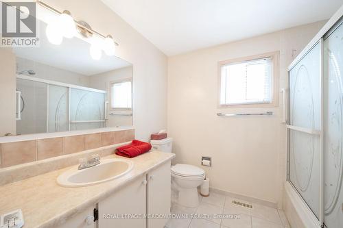 15 Oakington Place, Mississauga, ON - Indoor Photo Showing Bathroom