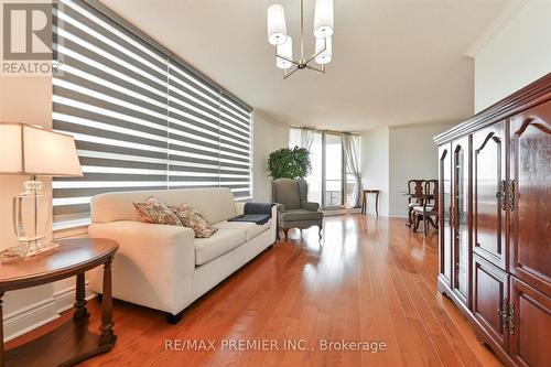 1711 - 268 Ridley Boulevard, Toronto, ON - Indoor