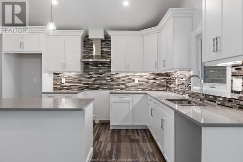 597 Keil Trail North, Chatham, ON - Indoor Photo Showing Kitchen With Double Sink With Upgraded Kitchen