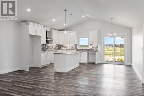 597 Keil Trail North, Chatham, ON - Indoor Photo Showing Kitchen With Upgraded Kitchen