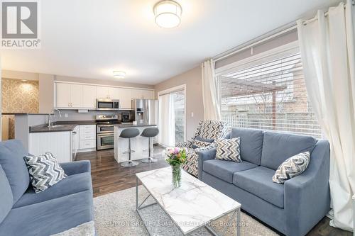 1671 Stover Crescent, Milton, ON - Indoor Photo Showing Living Room