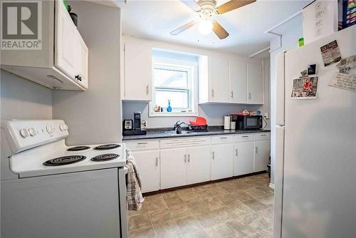 367 Cochrane Street, Greater Sudbury, ON - Indoor Photo Showing Kitchen With Double Sink