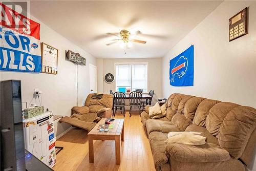 367 Cochrane Street, Greater Sudbury, ON - Indoor Photo Showing Living Room