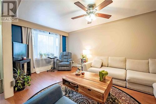 367 Cochrane Street, Greater Sudbury, ON - Indoor Photo Showing Living Room