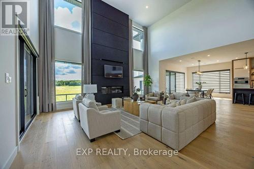 15353 Plover Mills Road, Middlesex Centre (Bryanston), ON - Indoor Photo Showing Living Room