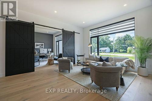 15353 Plover Mills Road, Middlesex Centre (Bryanston), ON - Indoor Photo Showing Living Room