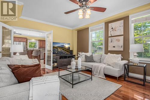 99 Brock Street E, Uxbridge, ON - Indoor Photo Showing Living Room